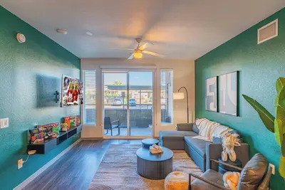 Image de Near the Stadium w/ Balcony-Pool-Gym-W/D-Parking