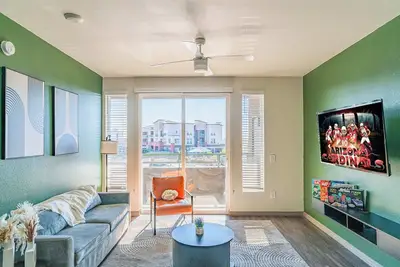 Image de Stadium-Side Escape w/Pool, Gym, Balcony, Parking