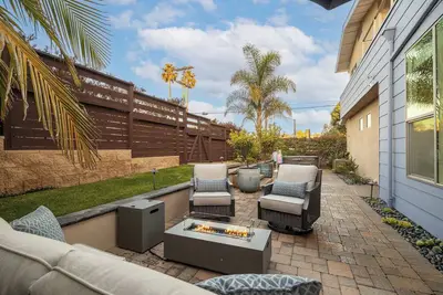 Image de New Luxury Home! | Walk to the Beach & Restaurants