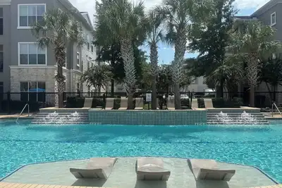 Image de Luxury 1 bedroom apartment in a resort-style gated community