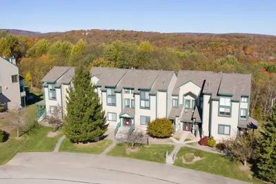 Image de 4 bedroom 3 bath ski in ski out townhome seven springs mountain resort! !