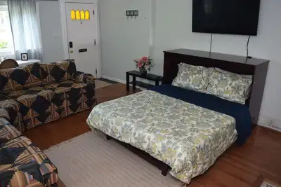 Image de Cozy Small house in tranquil Pittsburgh EastEnd with Ac