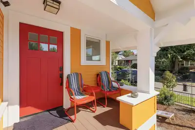 Image de Walk to Restaurants & Coffee + Bbq + Tesla/J1772 L1 Ev Charger
