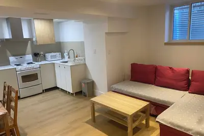 Image de One bedroom basement apartment in the heart of Richmond Hill