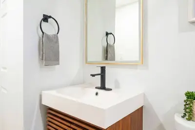 Image de Beautiful Modern 3br Luxury: Fireplace, Near Airport, Downtown, Restaurants, Osu