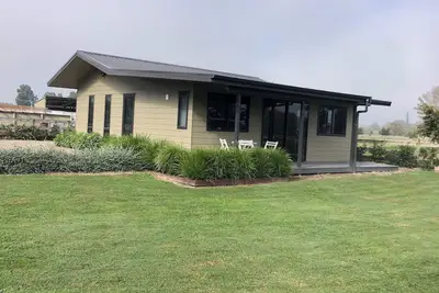 Image de Country Cottage Centrally Located