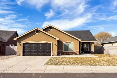 Image de Hobbs Signature Stays: The Olive Branch\n3BR 8Guests Backyard 4 Beds