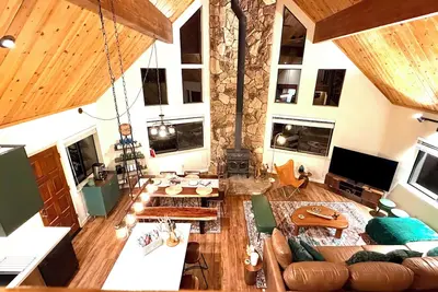 Image de Charming and cozy 4-bedroom chalet in marvelous Camp Connell