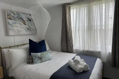 Image de Heritage Cottage with Yard Near Shops, Parks and Beach