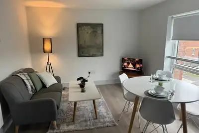 Image de 4bdr Home on Dock Rd Near City Centre