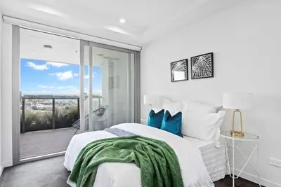 Image de 2-bedroom apartment in perfect Cbd With Sky tower View in Balcony