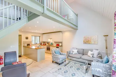 Image de Romantic Luxury Cottage with Indoor Heated Swimming Pool Access