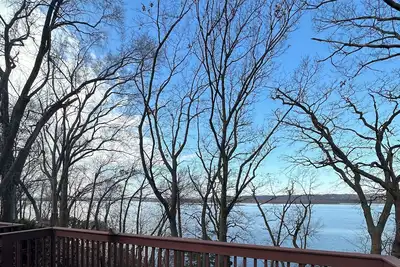 Image de Cozy River Retreat with Dock on Mississippi River