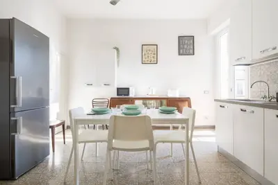 Image de Three‑Bedroom Florence Home