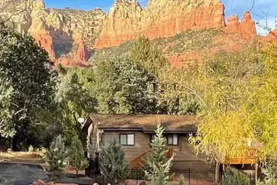 Image de Walk Everywhere In Uptown  Views Galore! Privacy And Peace W/ Hot Tub And Views