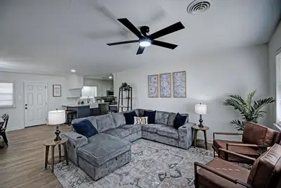 Stylish Comfort Near Jackson