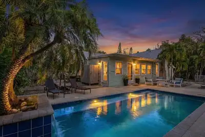 Image de Rustic Coastal Escape| Pool | Fire Pit