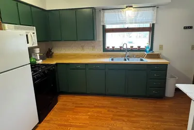 Image de 4-bedroom house in peaceful Harrison with cool Ac breeze