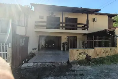 Image de House with swimming pool