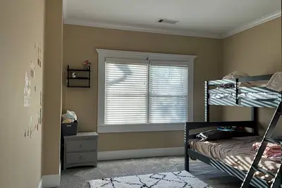 Image de Quiet Cul-de-sac Decatur Home w/ Basement Suite, Deck/Balcony, 2-Car Garage