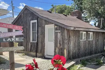 Image de \"Captains Hideaway\" Unique Tiny House Lake Cabin!