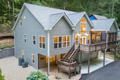 Image de Conveniently located for family and friends to laugh & enjoy priceless moments.