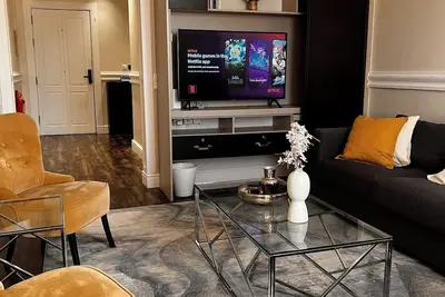 Image de Luxury apartment with three bedrooms, dining room and living room