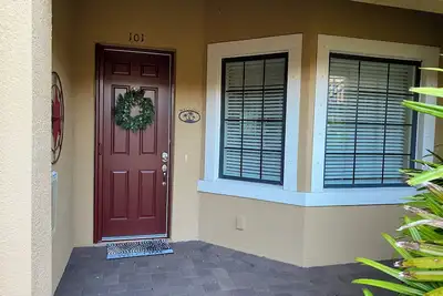 Image de Spectacular ground floor end unit on the golf course