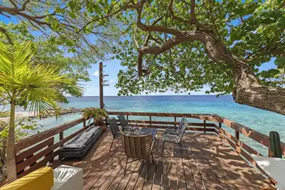 Image de Unique villa with private ocean access