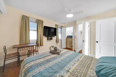 Image de Cozy & convenient 2-bedroom townhome with Ac in charming Alexandria