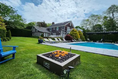 Image de Luxurious 7-bedroom house in Southampton for family summer getaways, Heated Pool