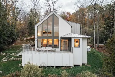 Image de Architecture et Luxe au Bord du Lac - Owl’s Head