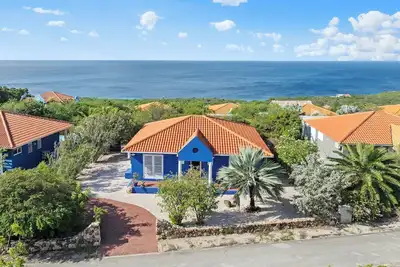 Image de Villa Chuchubi in Coral Estate: 2 Bedroom Oceanview Retreat with Private Garden