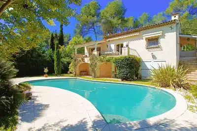Image de Villa climatisée familiale avec grande piscine