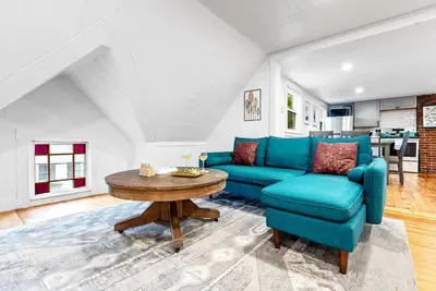 Image de Sleeps 16+ | W/D | Parking | 15 mins to Old Port