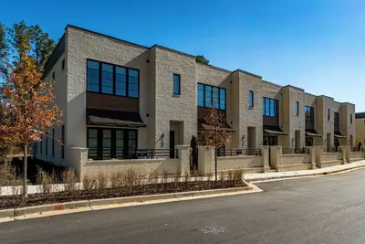 Image de Lux and Spacious - King Beds, Chefs Kitchen, Fire Pit, Fast WiFi & Near Uga!