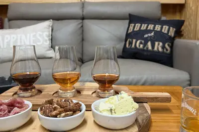 Image de Chateau Bourbon - Luxury Whiskey Lounge | Pool!