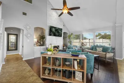 Image de Big Cozy Dream w/ Hot Tub, Pool Table & Arcades