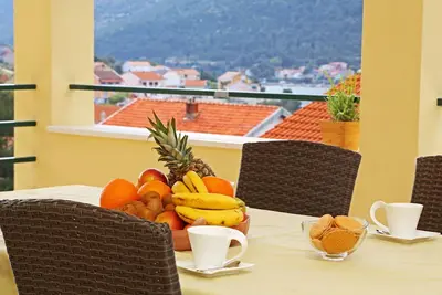 Image de für 4 Personen  + 2 Kinder ca. 100 m² in Grebastica, Dalmatien (Gespanscha by Interhome