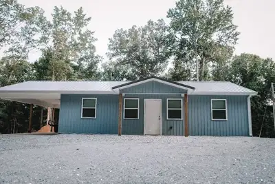 Image de Welcoming 2-bedroom River Retreat house in charming Buchanan, Tn!