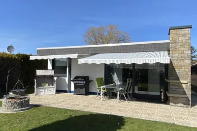 Image de Freistehendes Ferienhaus in Tossens mit Terrasse by Interhome
