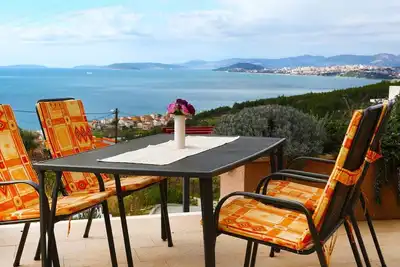 Image de Strandnahe Ferienwohnung mit Terrasse by Interhome