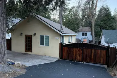 Image de 3-bedroom house in Crestline. Walking distance to lake Gregory and downtown.