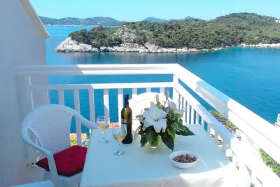 Image de Wohnung \"Ela\" mit Blick auf das Wasser by Interhome