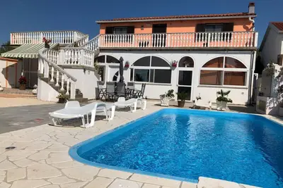 Image de Großes Appartement by Interhome