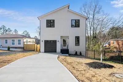 Image de Stylish New Modern Home Close to Duke & Downtown Durham