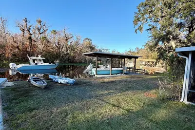 Image de On scenic blue creek, newly renovated close to springs and forest