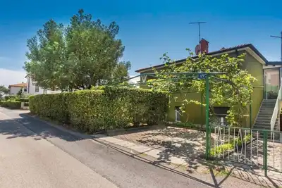 Image de Große Wohnung in Umag mit Kleinem Balkon by Interhome