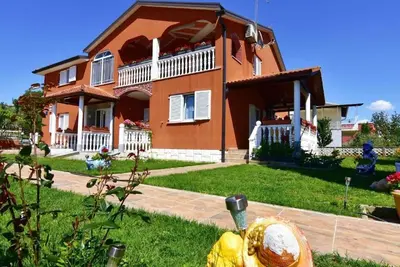 Image de Klimatisierte Wohnung in Valica mit Großem Garten by Interhome