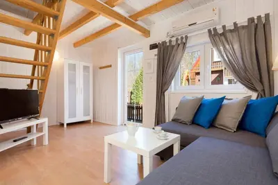 \"Boathouse\" mit Schwimmbad by Interhome